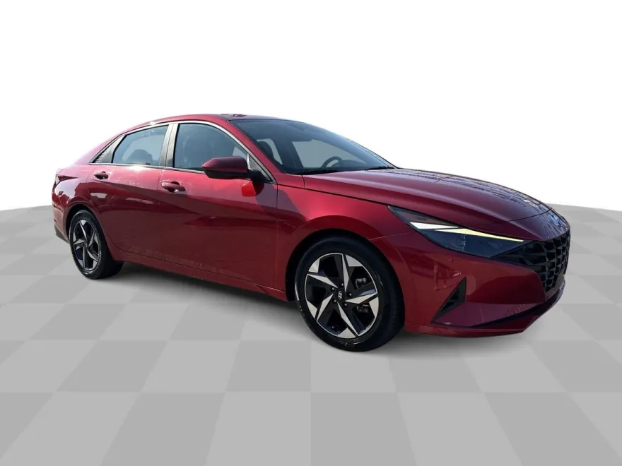 2023 Hyundai Elantra SEL photo 1