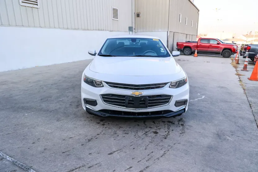 2018 Chevrolet Malibu 1LT photo 1