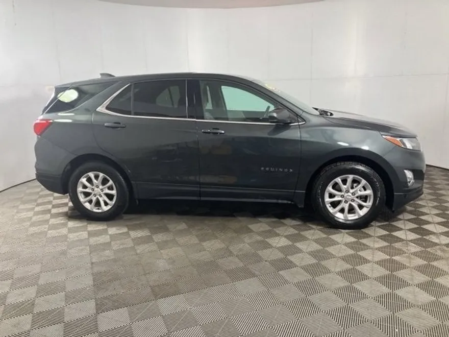 2020 Chevrolet Equinox LT photo 1
