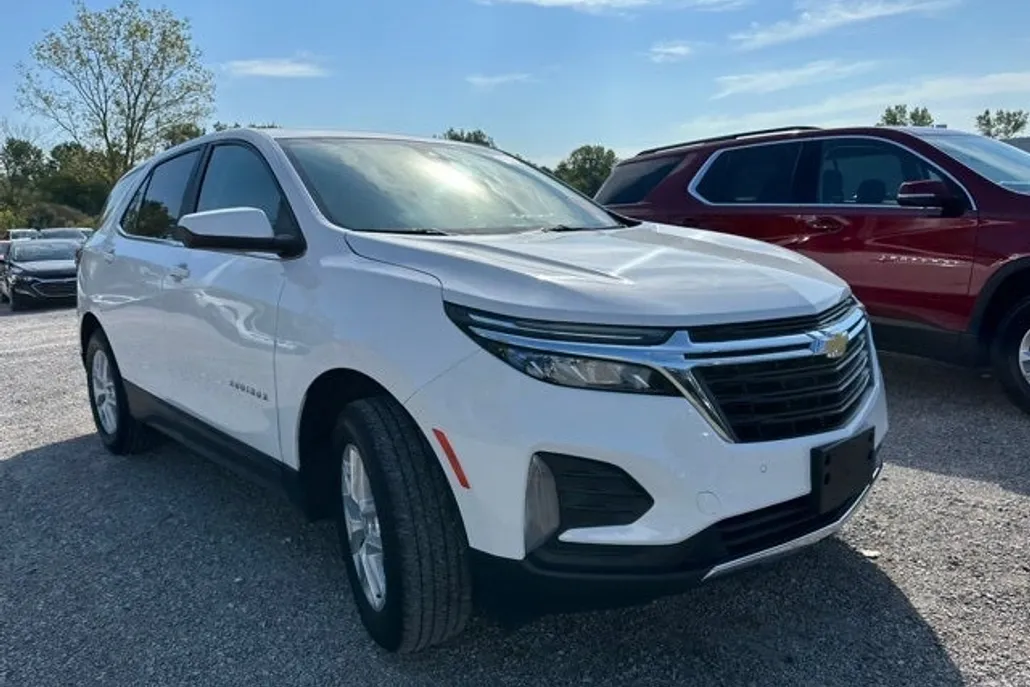 2024 Chevrolet Equinox LT photo 1