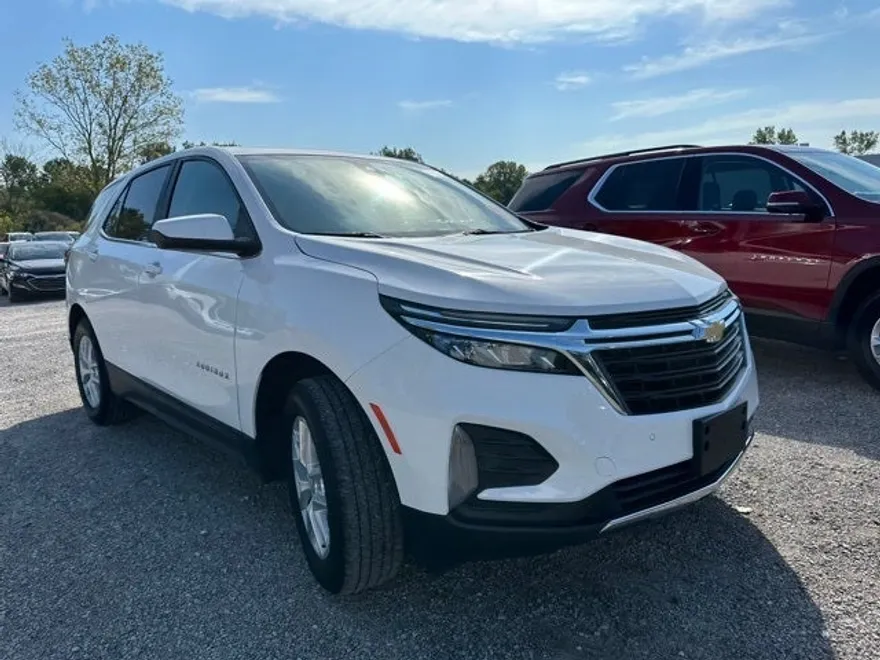 2024 Chevrolet Equinox LT photo 1