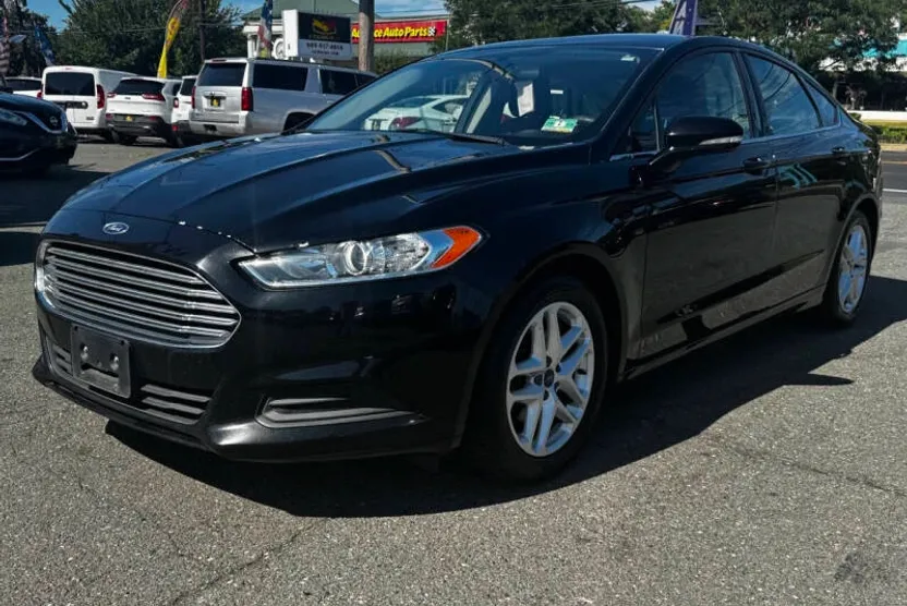 2016 Ford Fusion SE photo 1