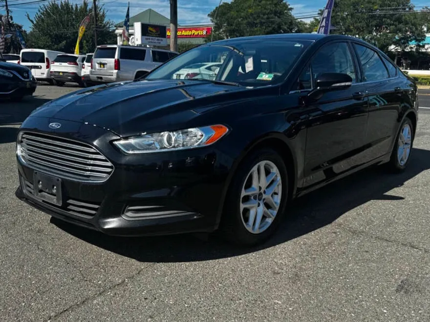2016 Ford Fusion SE photo 1