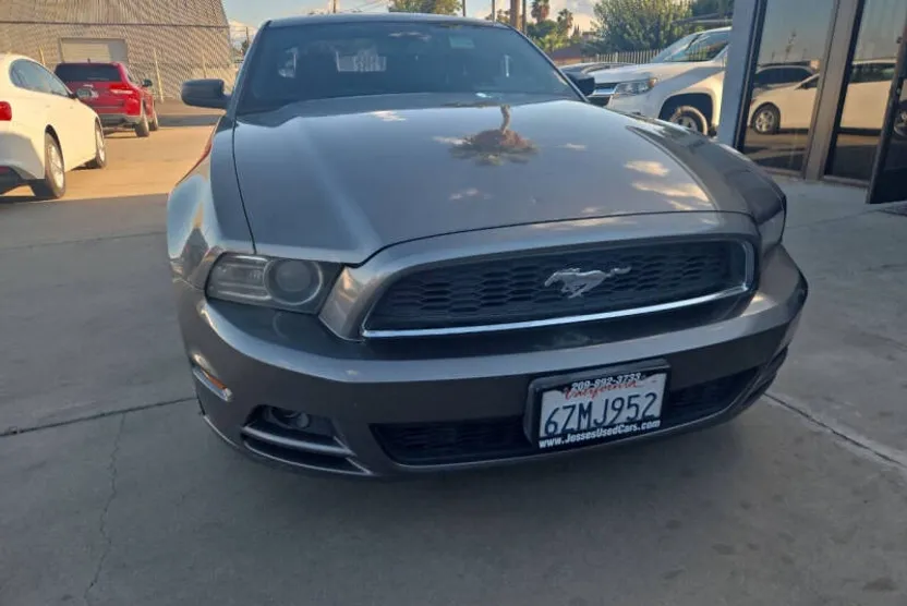 2014 Ford Mustang V6 photo 1