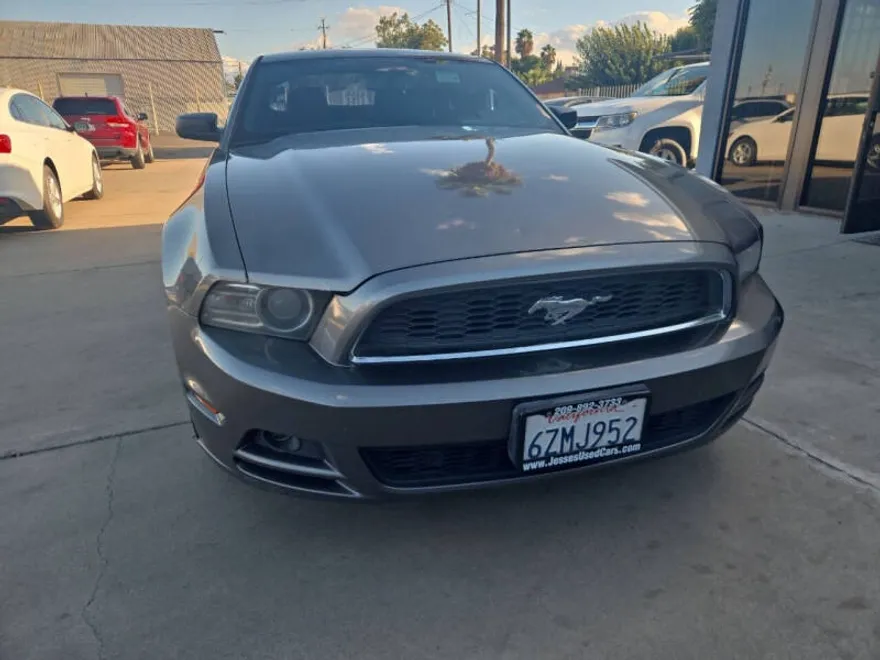 2014 Ford Mustang V6 photo 1