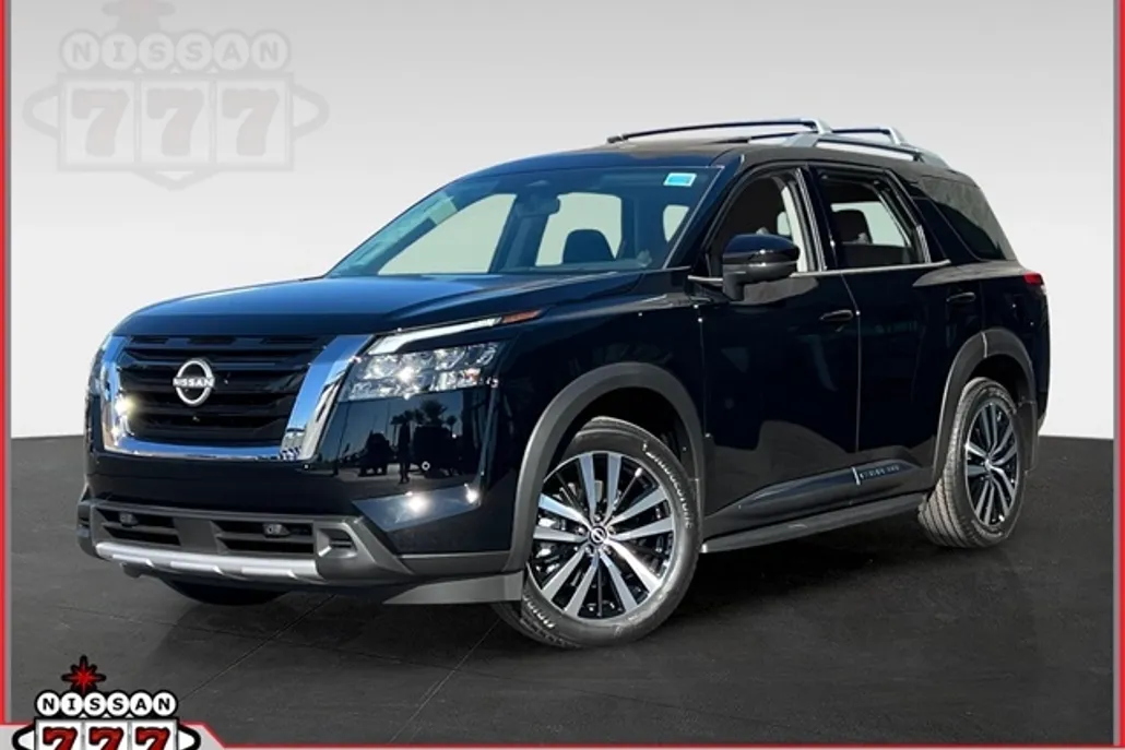 2025 Nissan Pathfinder Platinum photo 1