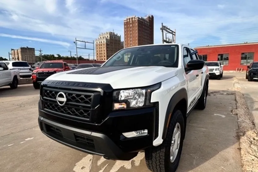 2024 Nissan Frontier SV photo 1
