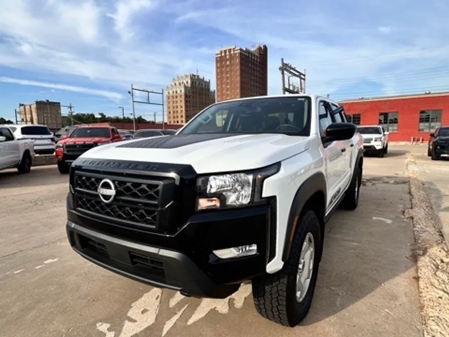 2024 Nissan Frontier SV photo 1