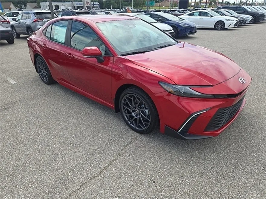 2025 Toyota Camry SE photo 1