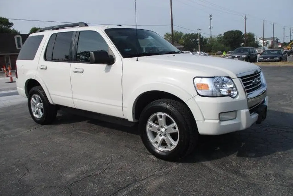 2010 Ford Explorer XLT photo 1