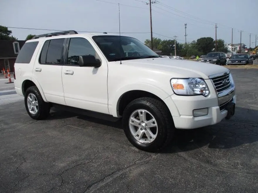 2010 Ford Explorer XLT photo 1