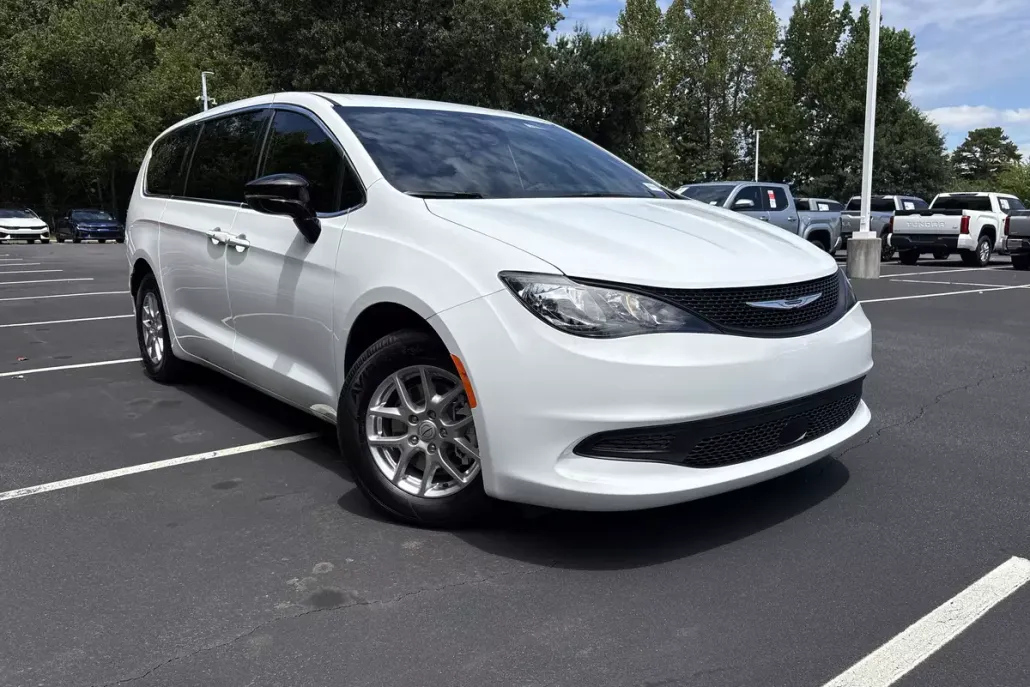 2026 Chrysler Voyager LX photo 1