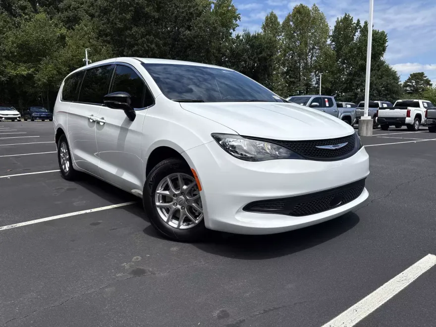 2026 Chrysler Voyager LX photo 1