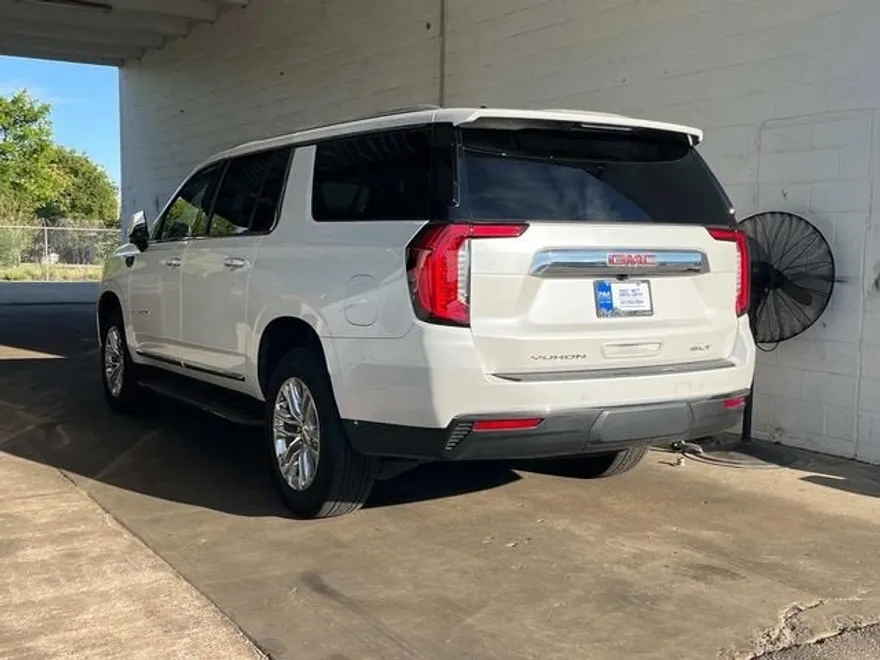 2024 Gmc Yukon XL SLT photo 1