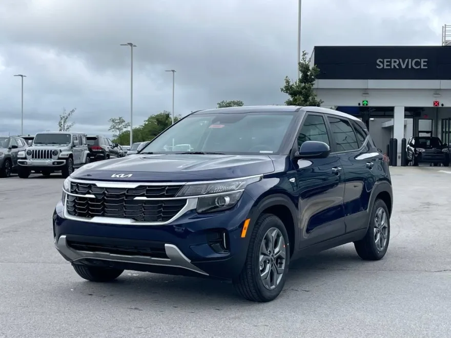 2026 Kia Seltos LX photo 1