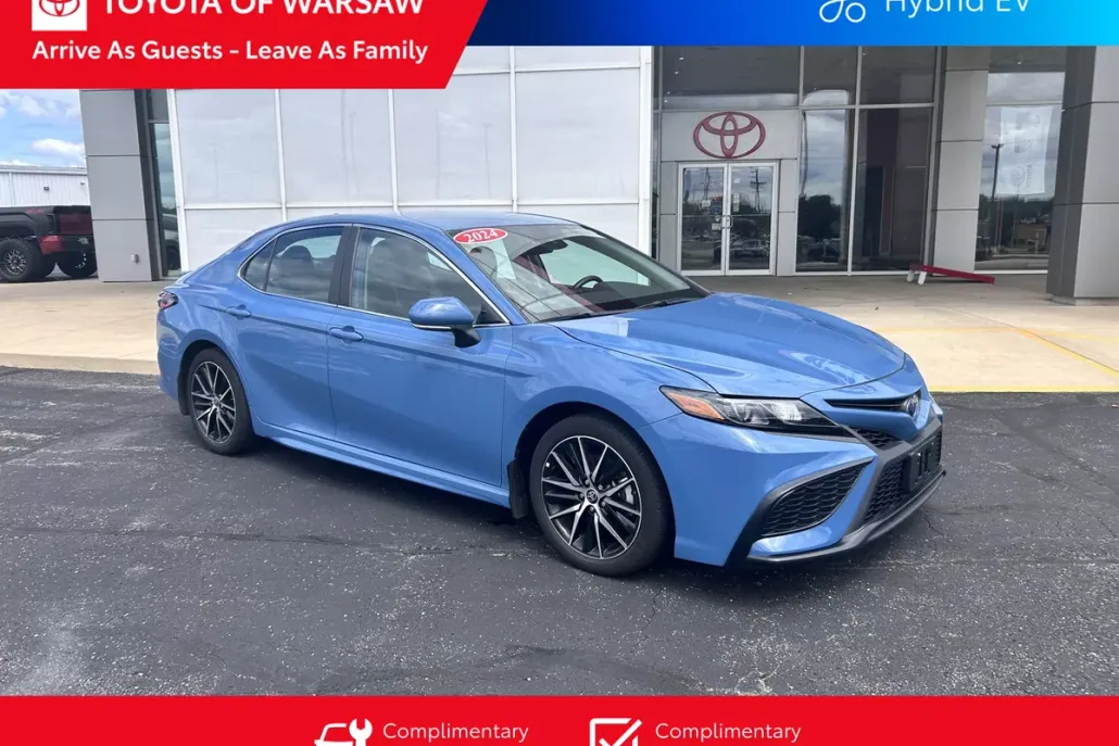 2024 Toyota Camry Hybrid SE photo 1