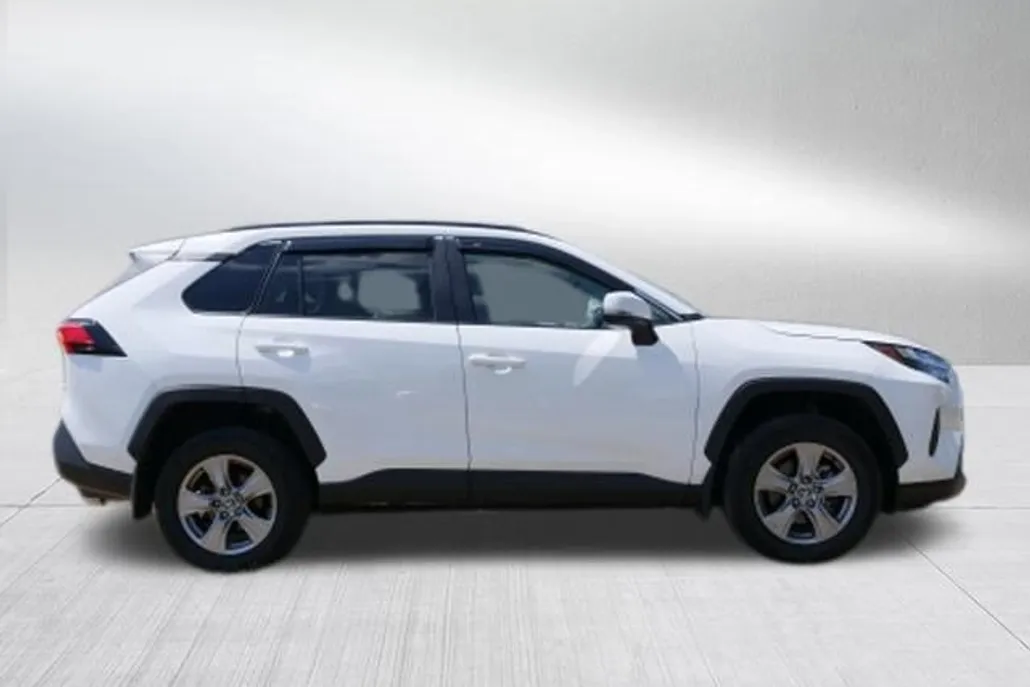 2024 Toyota RAV4 XLE photo 1
