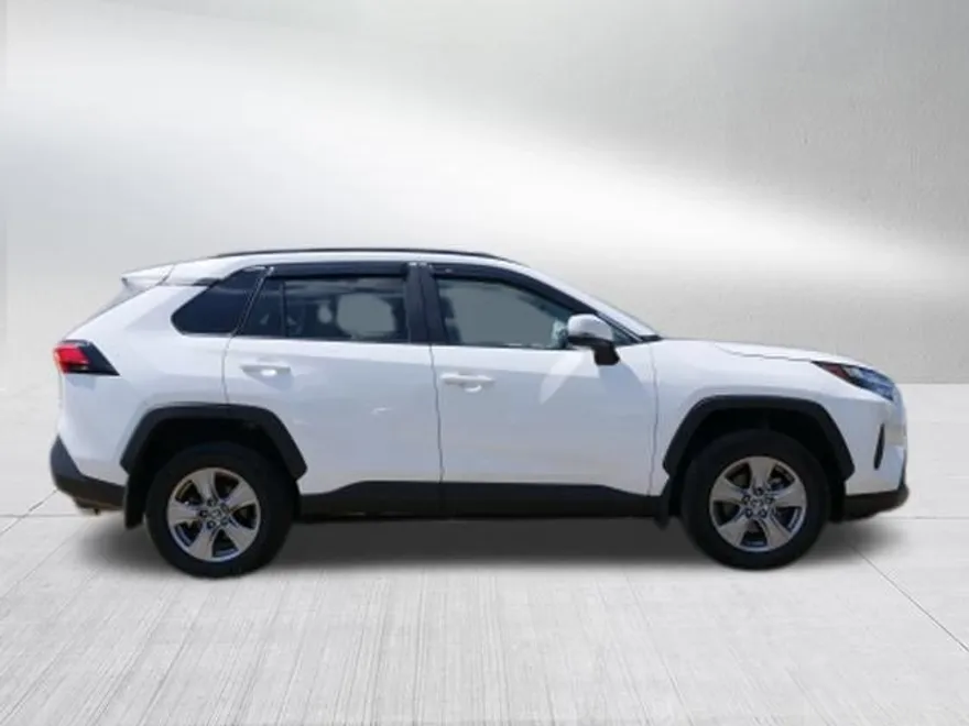 2024 Toyota RAV4 XLE photo 1