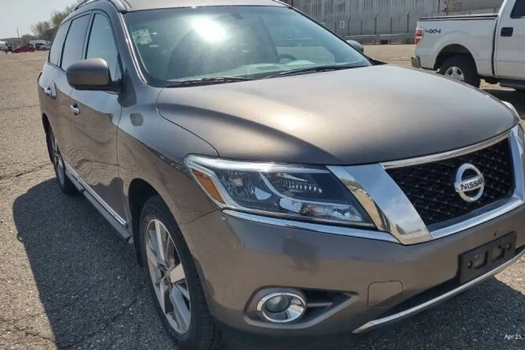 2014 Nissan Pathfinder SL photo 1