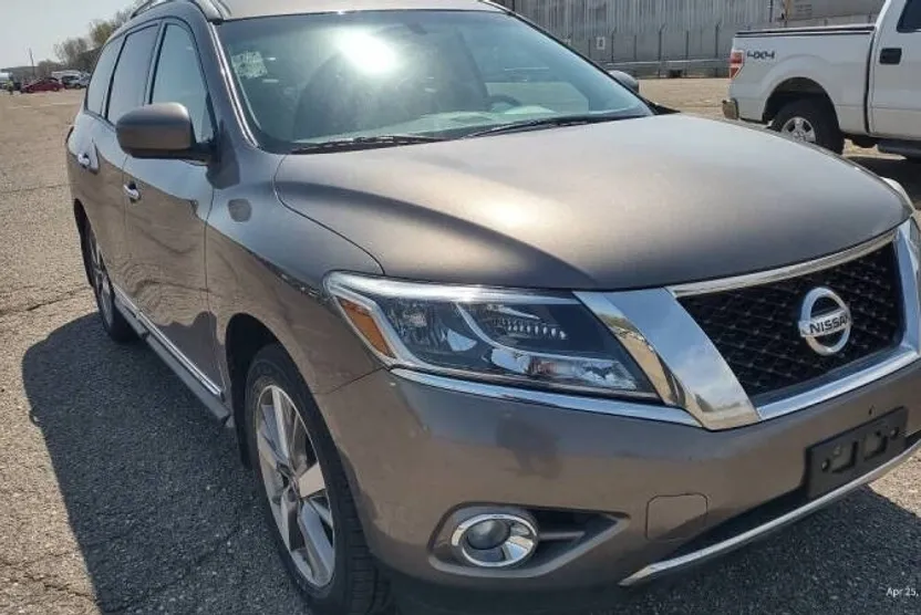 2014 Nissan Pathfinder SL photo 1