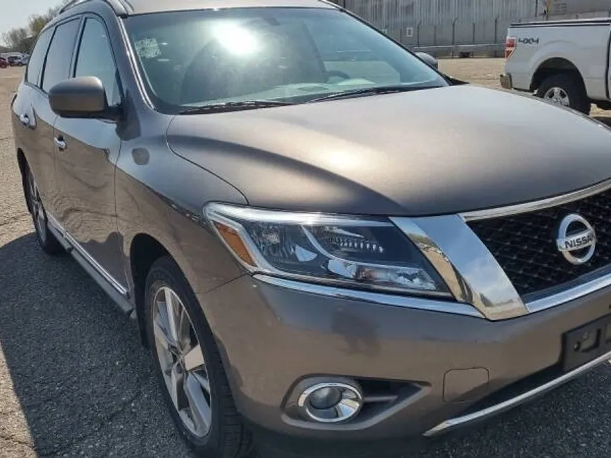 2014 Nissan Pathfinder SL photo 1