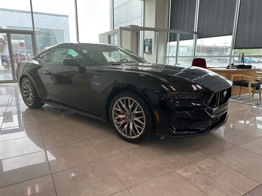 2025 Ford Mustang GT Premium photo 1