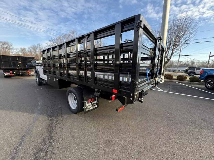 2024 Ford F-600 photo 3