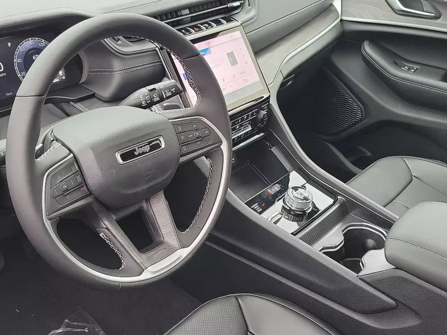 2025 Jeep Grand Cherokee Limited photo 1