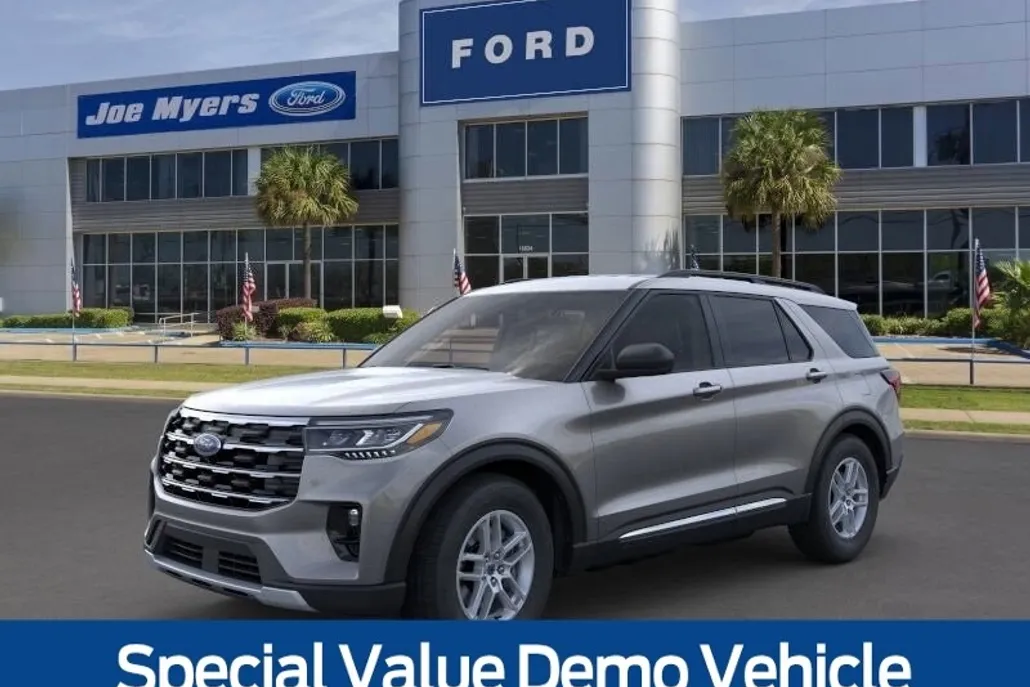 2025 Ford Explorer photo 1
