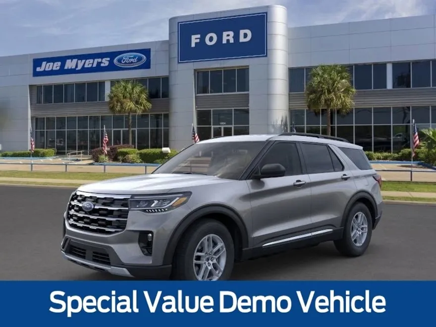 2025 Ford Explorer photo 1