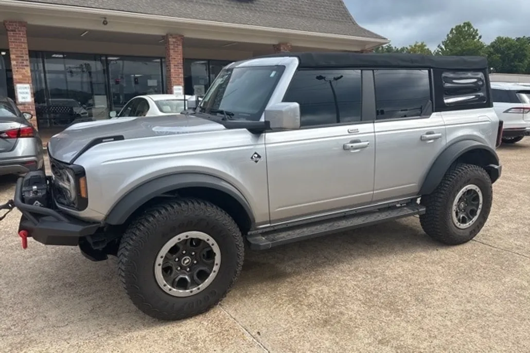 2022 Ford Bronco Outer Banks photo 1