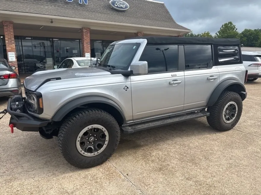 2022 Ford Bronco Outer Banks photo 1