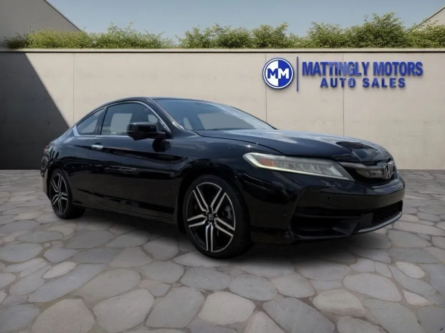 2017 Honda Accord Touring photo 1