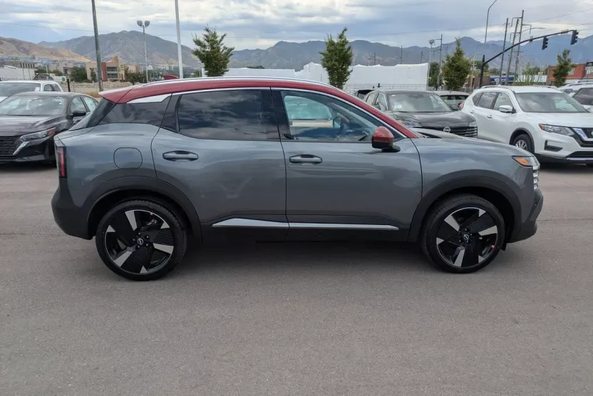 2025 Nissan Kicks SR photo 1