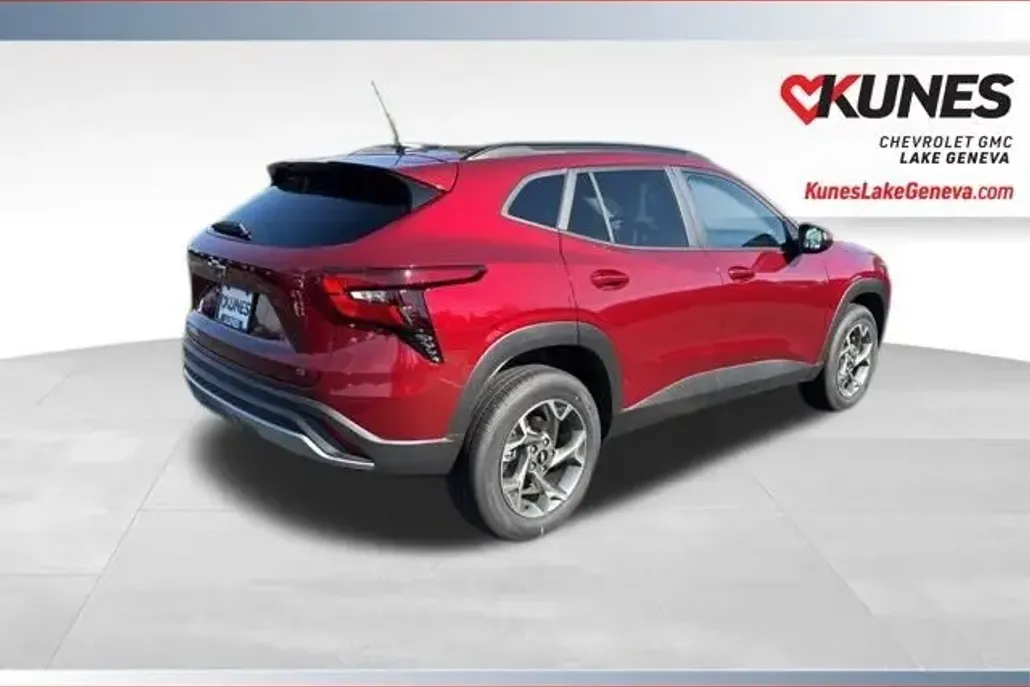 2025 Chevrolet Trax LT photo 1