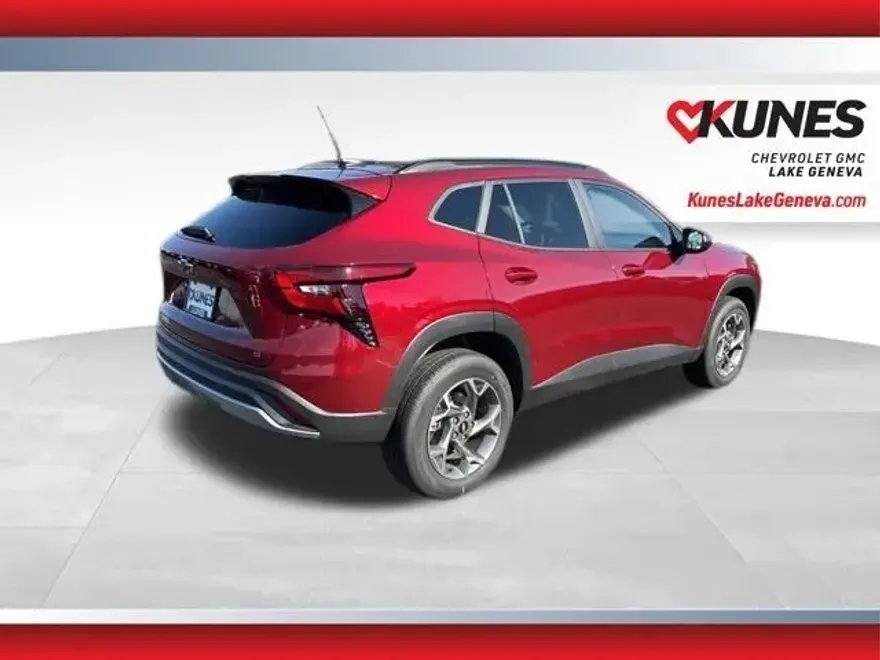 2025 Chevrolet Trax LT photo 1