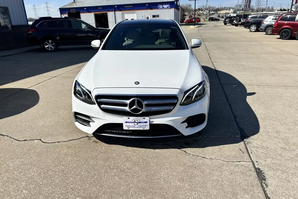 2017 Mercedes Benz E 300 Sport photo 1