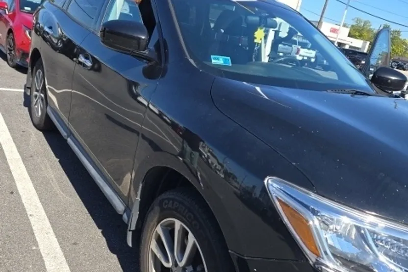 2013 Nissan Pathfinder S photo 1