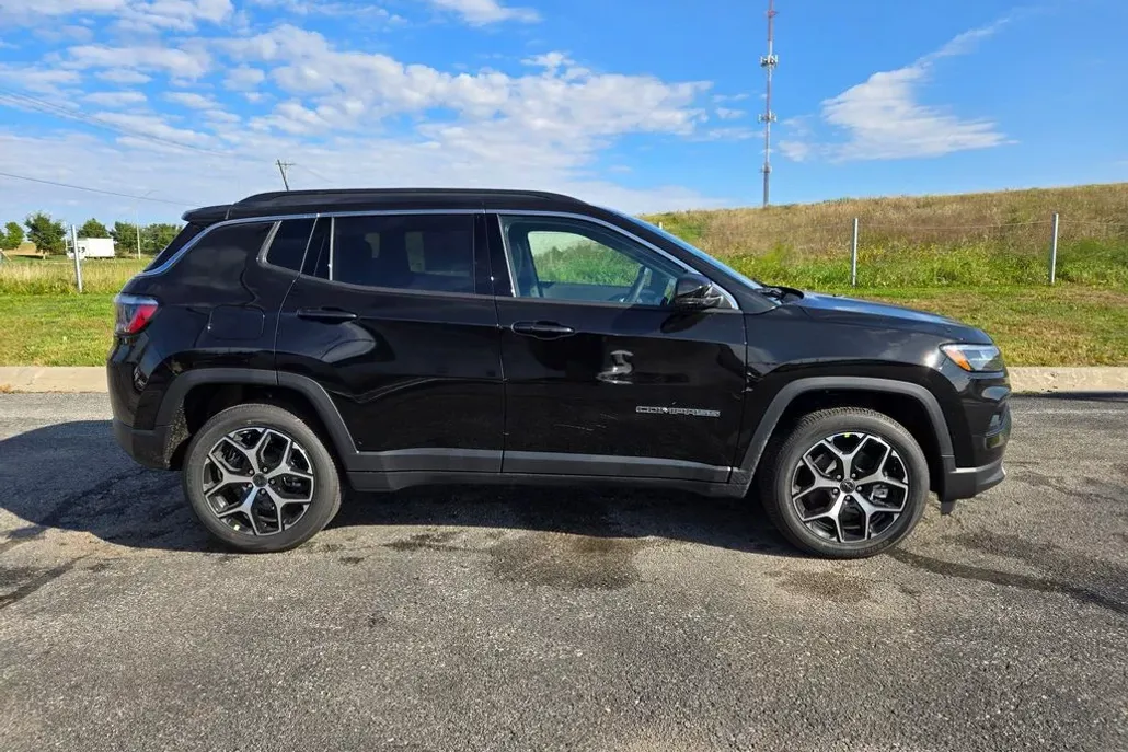 2026 Jeep Compass Limited photo 1