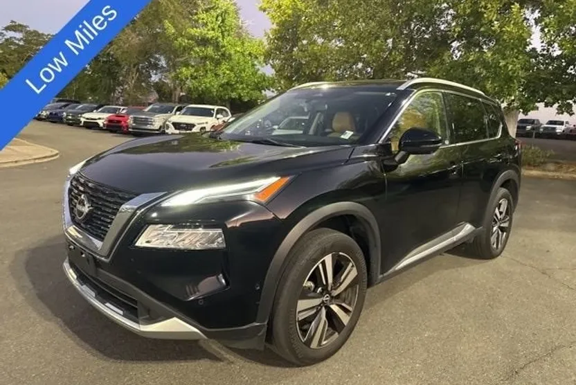 2023 Nissan Rogue Platinum photo 1