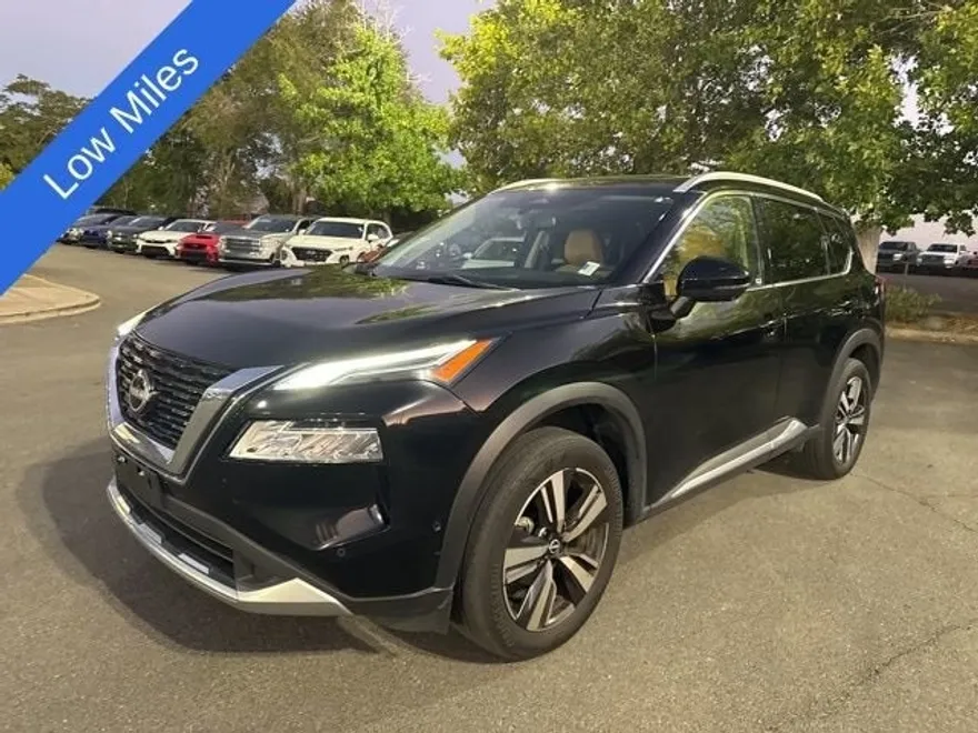 2023 Nissan Rogue Platinum photo 1