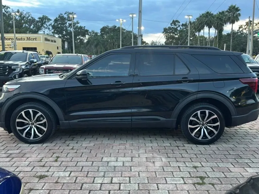 2020 Ford Explorer ST photo 1