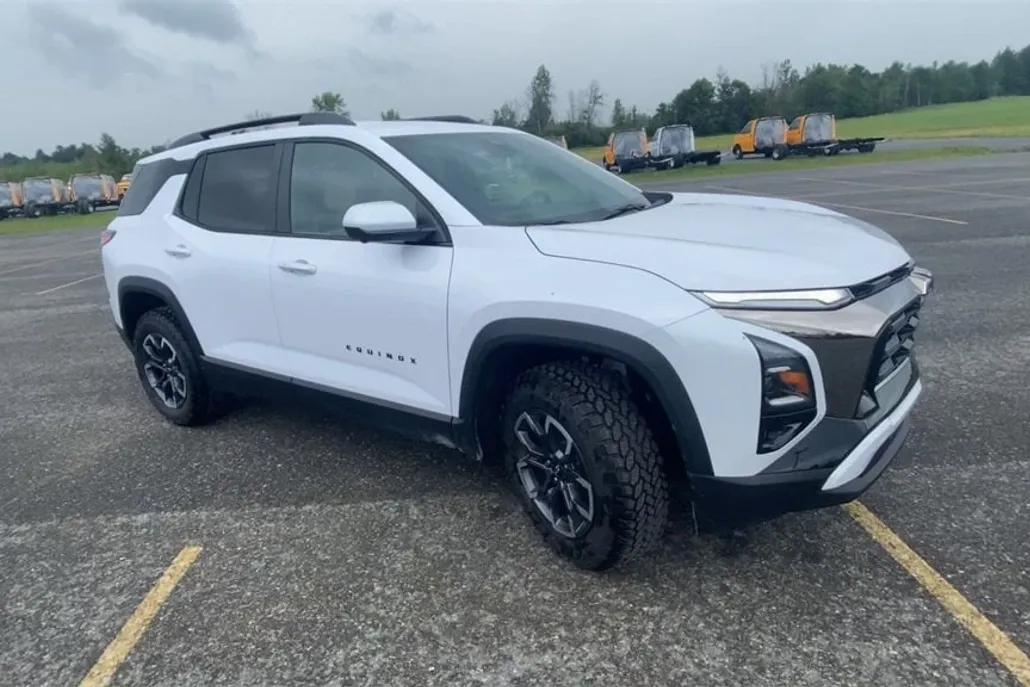 2026 Chevrolet Equinox ACTIV photo 1