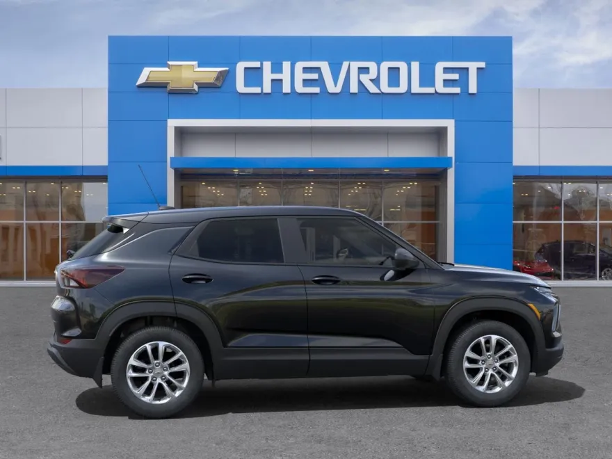 2025 Chevrolet Trailblazer LS photo 1