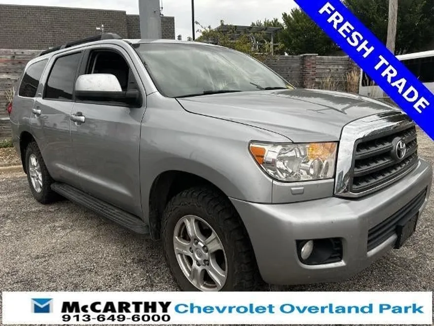 2017 Toyota Sequoia SR5 photo 1
