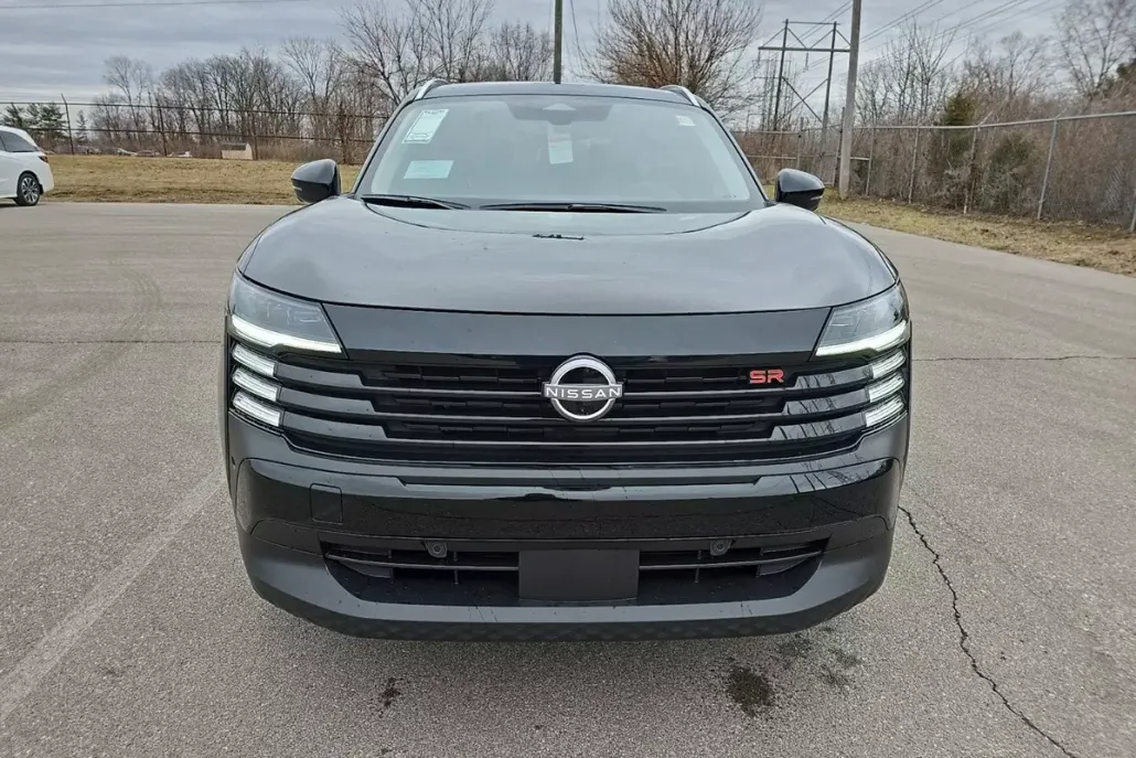 2025 Nissan Kicks SR photo 1