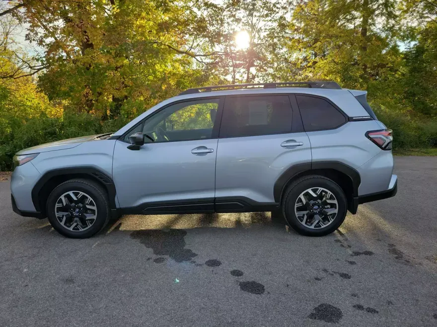 2025 Subaru Forester Premium Base photo 1