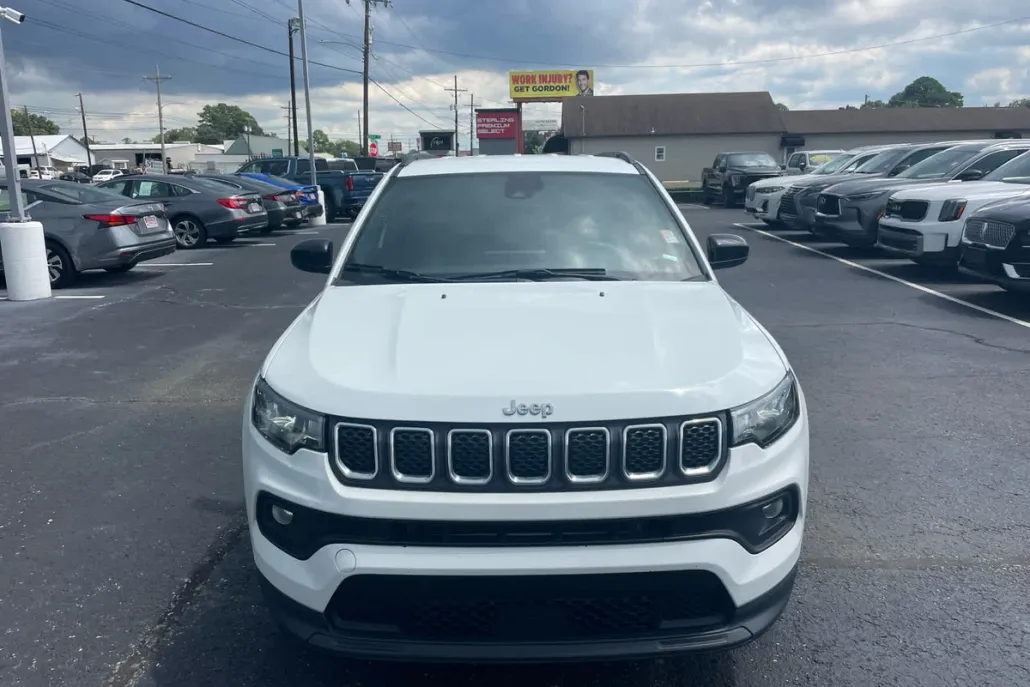 2024 Jeep Compass Latitude photo 1