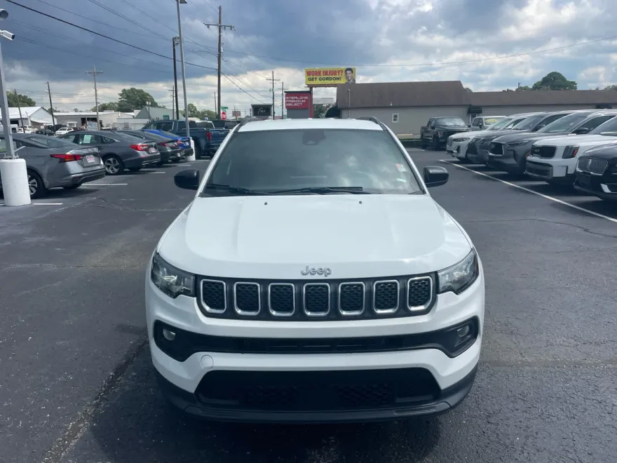2024 Jeep Compass Latitude photo 1