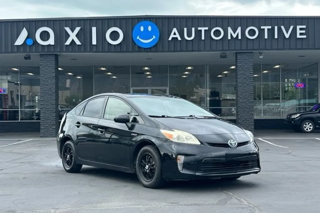 2015 Toyota Prius Four photo 1